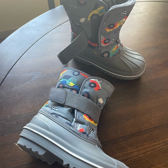 The Children's Place Gray Car Print Snow Boots - Picture 1 of 4